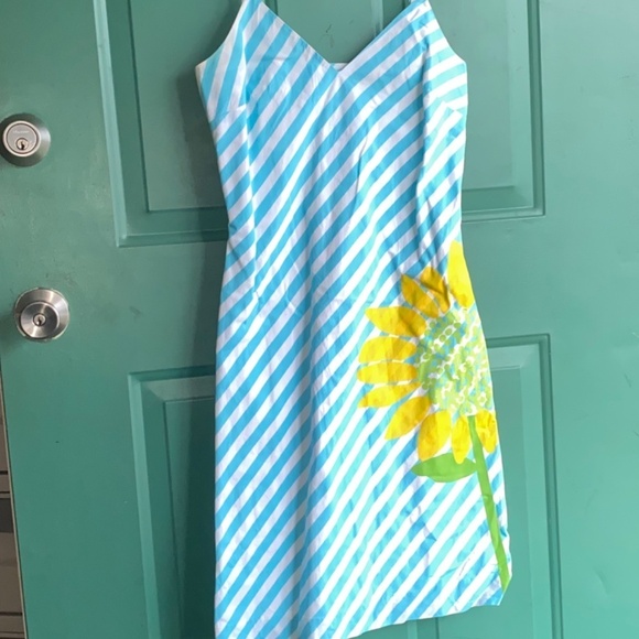 Lilly Pulitzer size 4 dress some discoloration in the armpit area - Picture 2 of 8